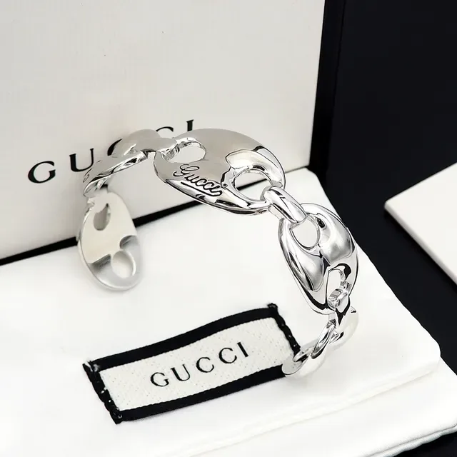 Gucci Horsebit 1955 Polished Silver-Tone Interlocking Oval Link Cuff Bracelet 2