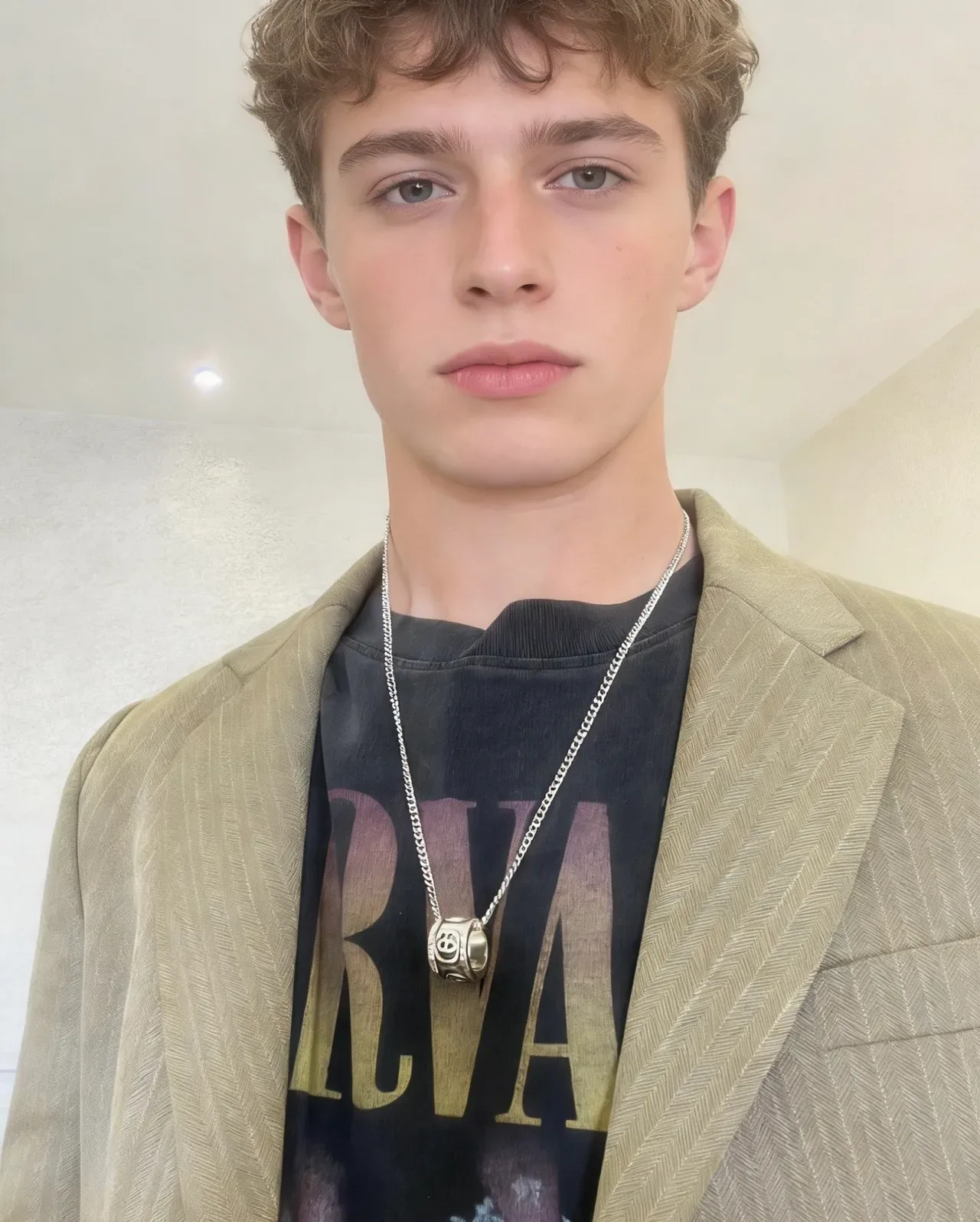 Collier Gucci Interlocking G pendentif cylindrique 4