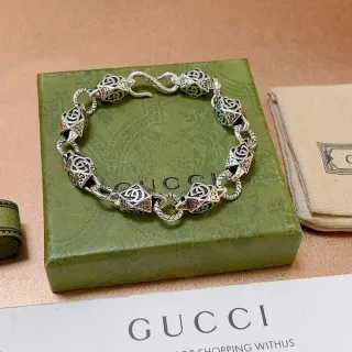 سوار Gucci Interlocking G مع روابط جيومترية