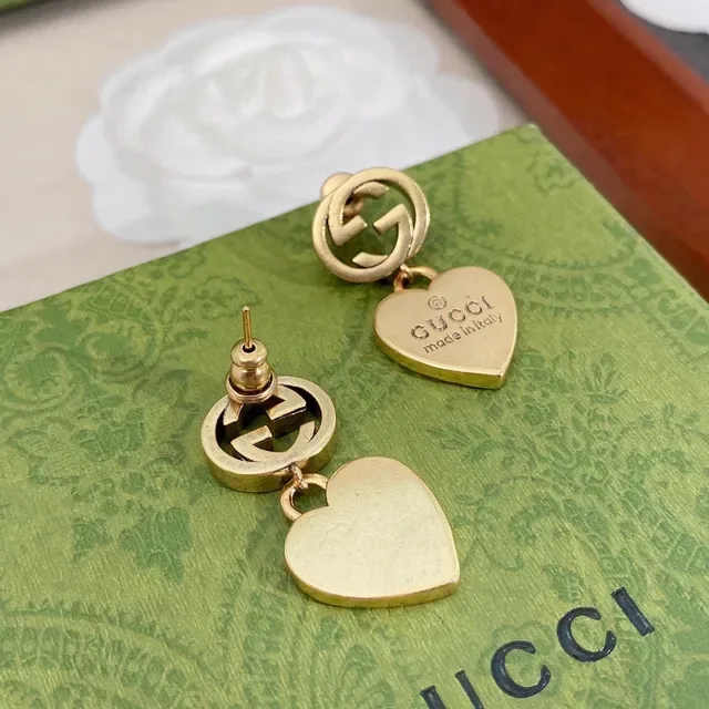 Gucci أقراط Interlocking G تيارم قلب ذهبي اللون 5