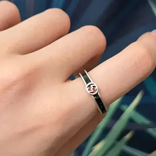 Gucci Interlocking G 银黑 logo 镶嵌戒指
