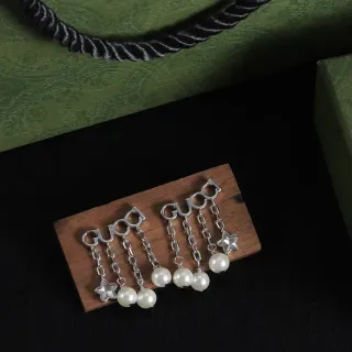أقراط غوتشي شارم اللوجو سلسلة اللؤلؤ النجمة المعلقة