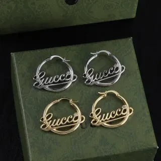 Gucci أقراط حلق مدمجة بشعار فضي ذهبي سكريبت