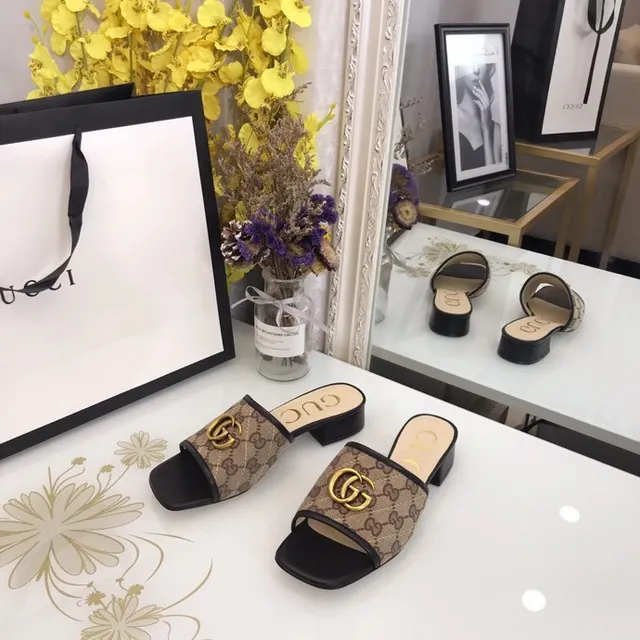 Gucci Ophidia GG Monogram Canvas Gold Buckle Sandálias casuais 3