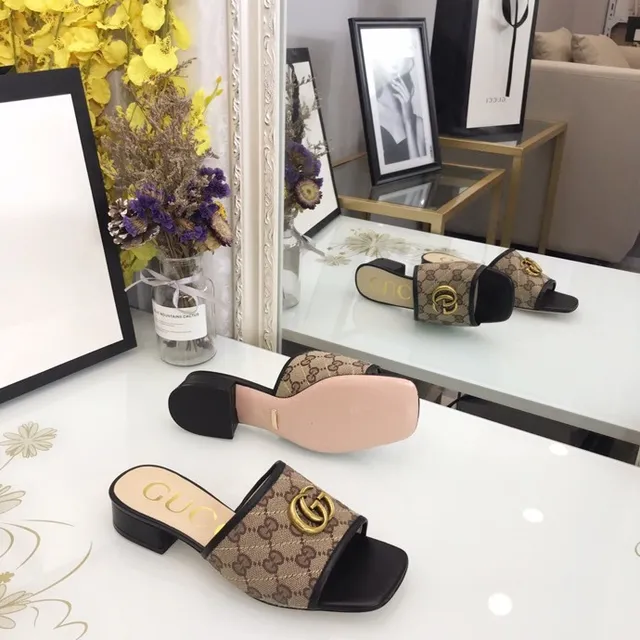 Gucci Ophidia GG Monogram Canvas Gold Buckle Sandálias casuais 4