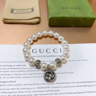 Gucci Pulsera con Perla y Charm Interlocking G