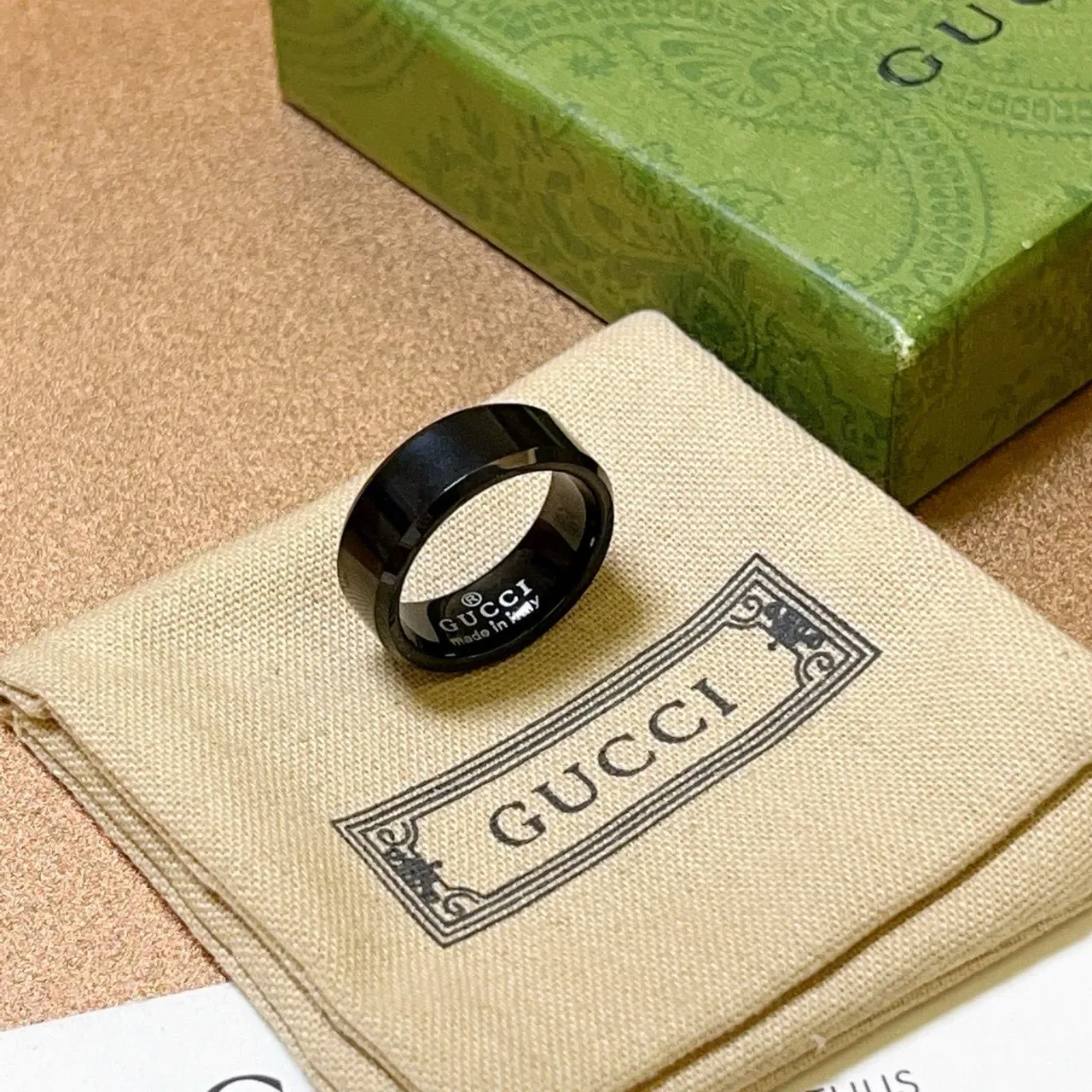 Gucci Bague Noir Poli Large Bande 3