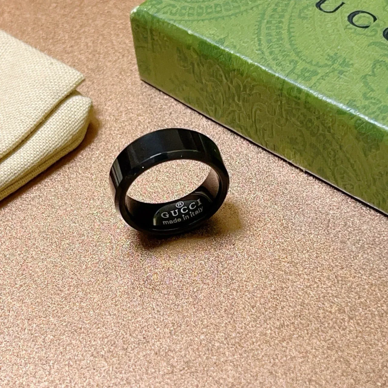 Gucci Bague Noir Poli Large Bande 6