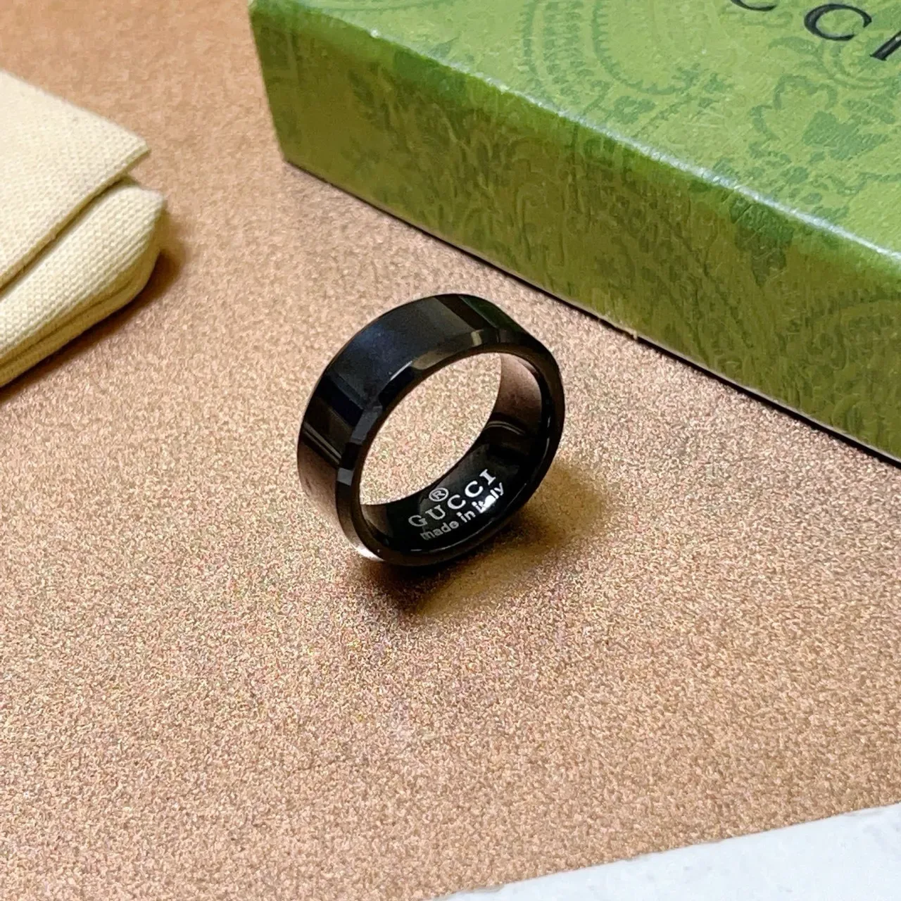 Gucci Bague Noir Poli Large Bande 9
