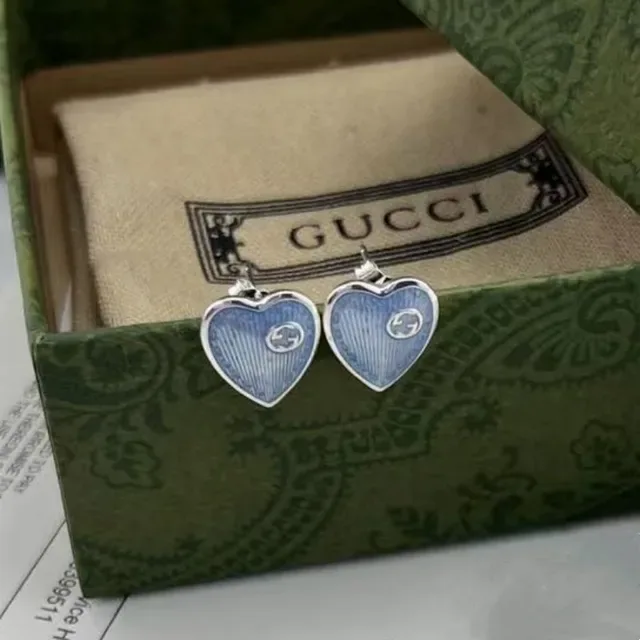 Collier Gucci Chaîne Argentée Pendentif Cœur Émaillé Rouge et Bleu 4