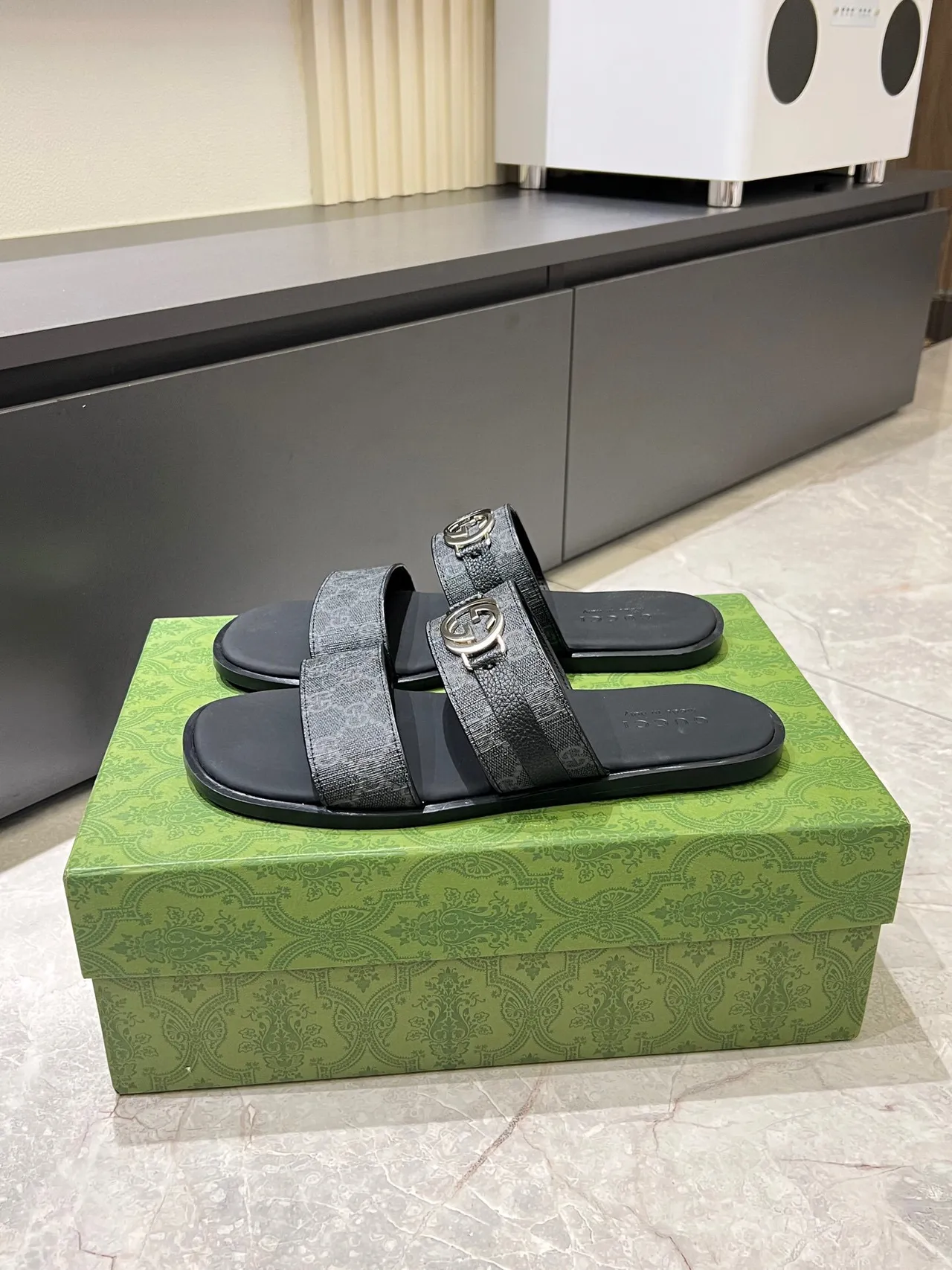 Gucci Screener GG Monogram Black Gray 拖鞋 4