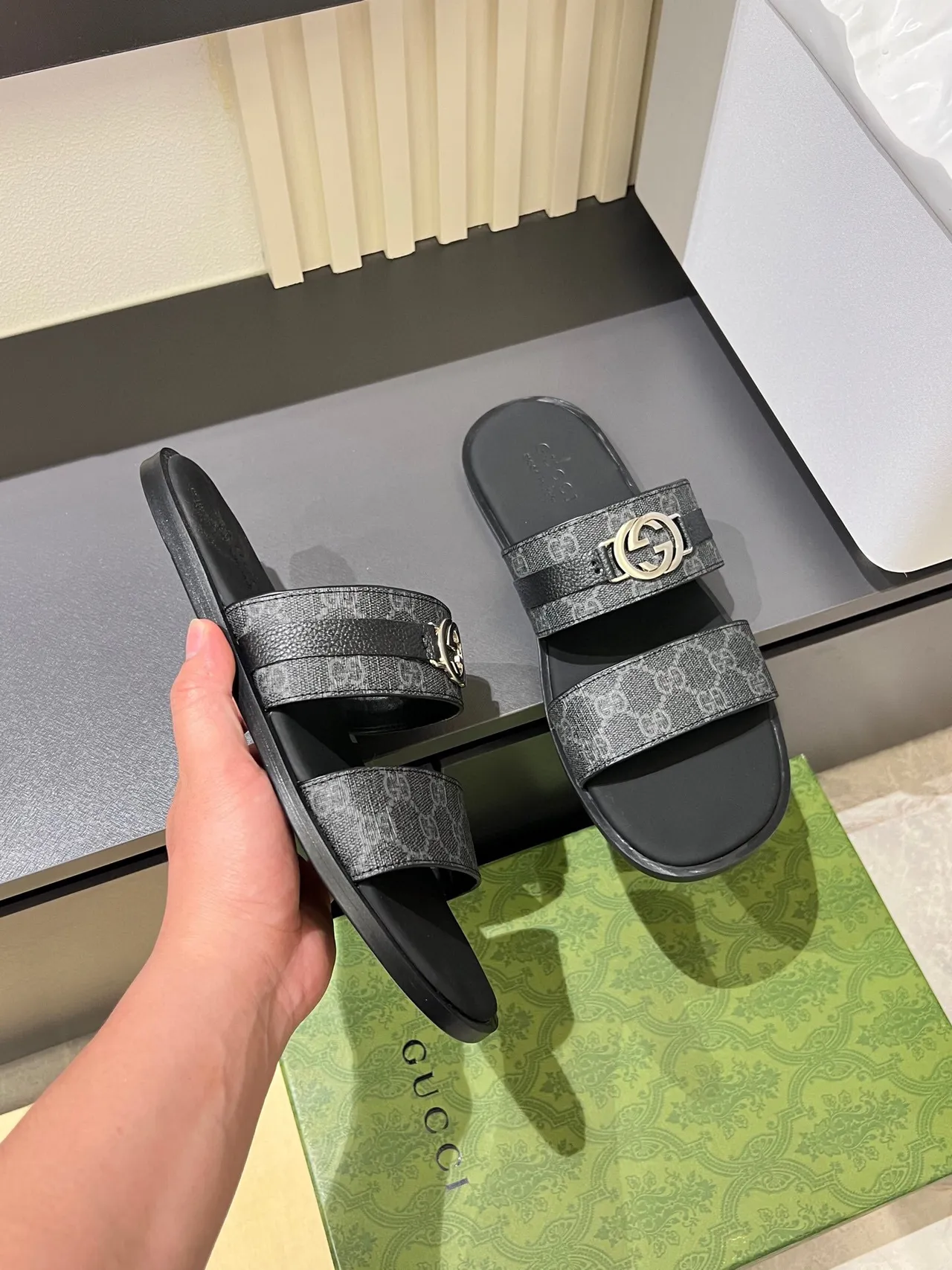 Gucci Screener GG Monogram Black Gray 拖鞋 5
