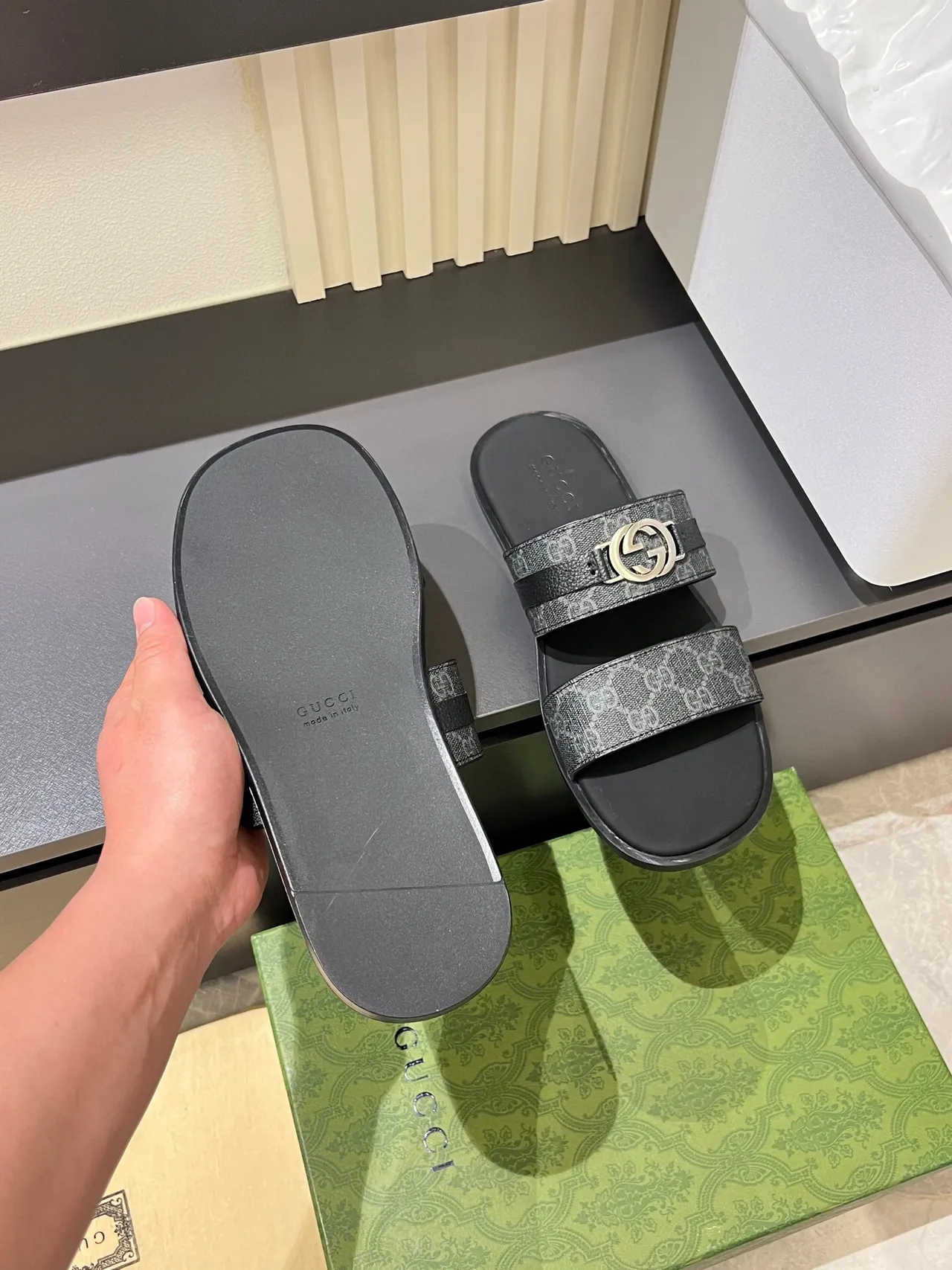 Gucci Screener GG Monogram Black Gray 拖鞋 7