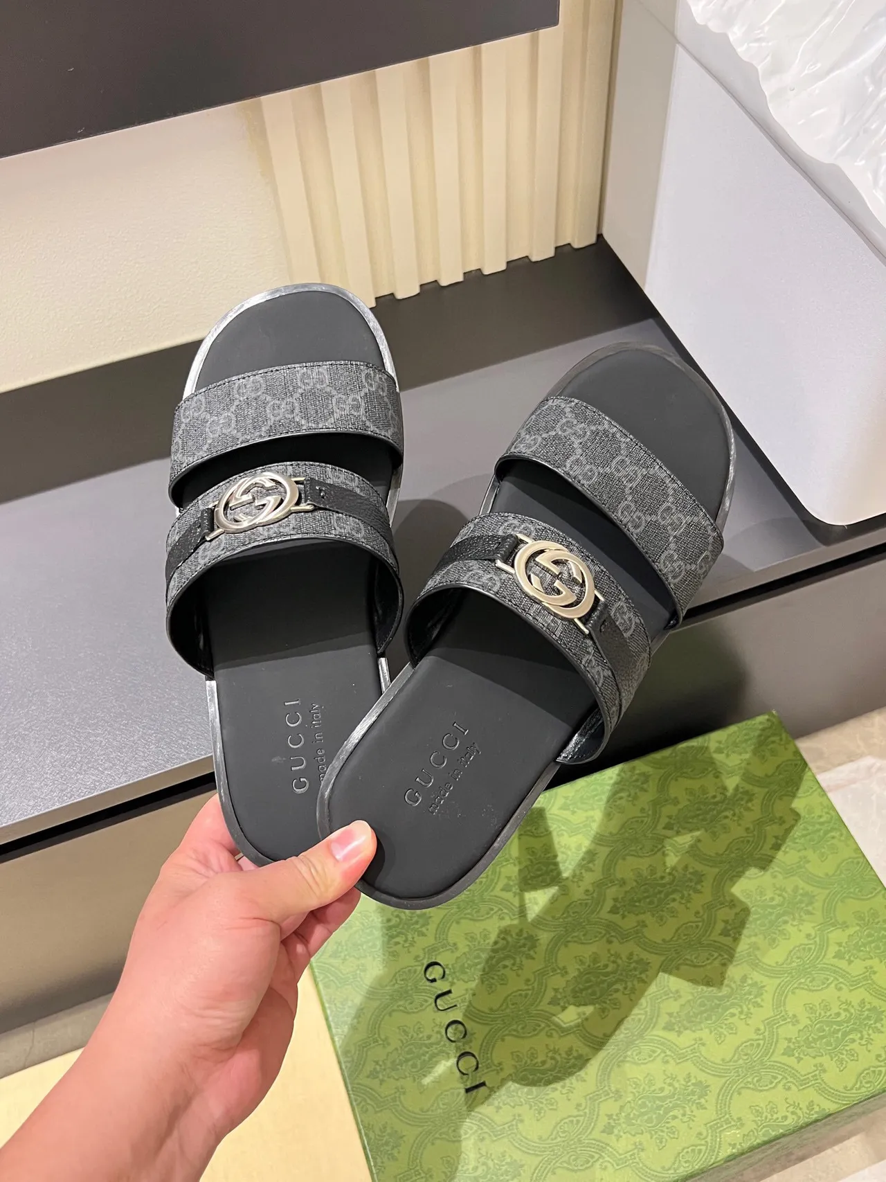 Gucci Screener GG Monogram Black Gray 拖鞋 9