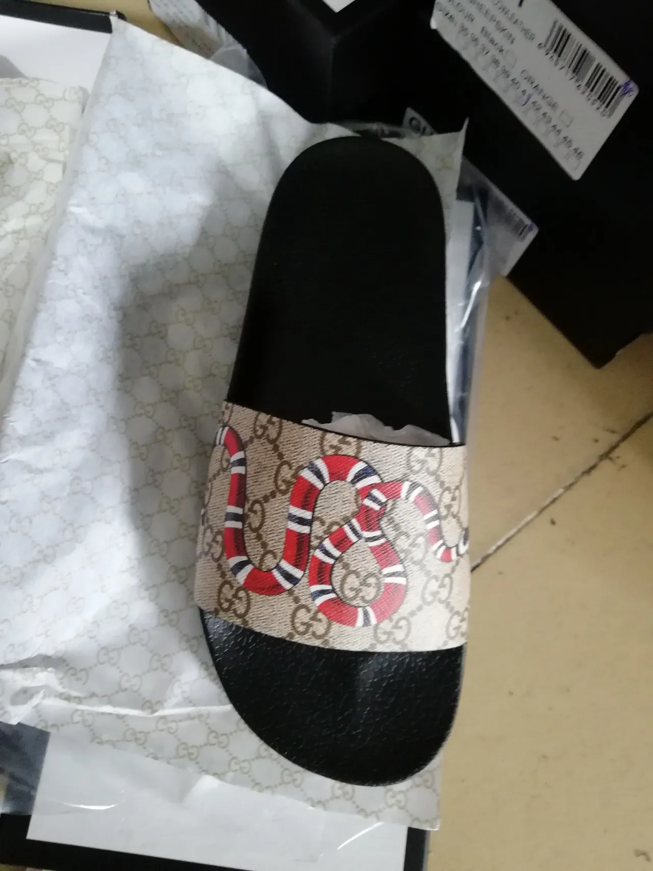 Gucci Screener Kingsnake Print Beige Negro Zapatillas 2
