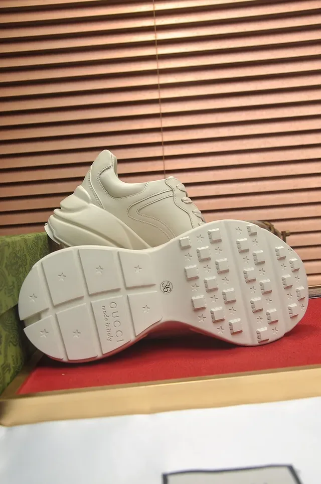 Zapatillas Gucci Screener Off-White Gráfico de Conejo Chunky 2