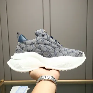 Gucci Screener acolchado GG Monogram azul marino gris zapatillas de estilo de vida