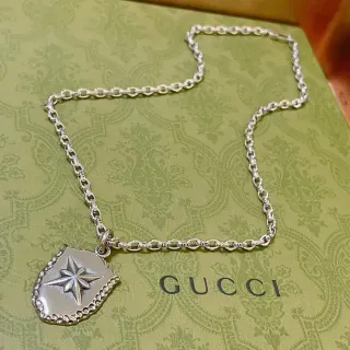 Gucci Shield Compass Rose Collier pendentif