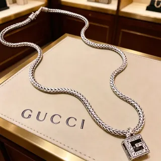 Gucci Argent Noir Chaîne Tressée Pendentif Carré Collier