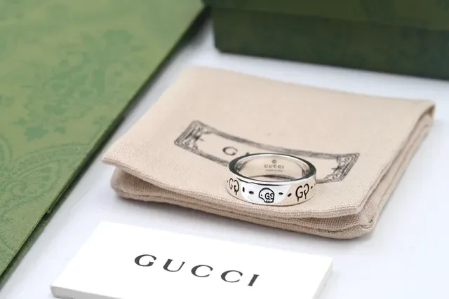 Gucci Anel Prata Preto Esmaltado Polido GG Motif 5