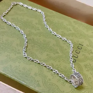 Gucci Argent Chaîne torsadée à maillons de corde Pendentif cylindrique gravé