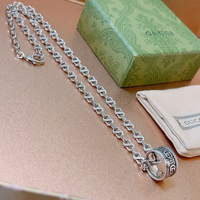 Gucci Silver Twisted Rope-Link Chain Cylindrical Engraved Pendant Necklace 4