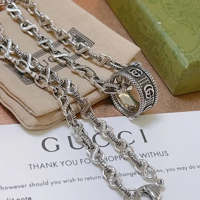 Gucci Silver Twisted Rope-Link Chain Cylindrical Engraved Pendant Necklace 6