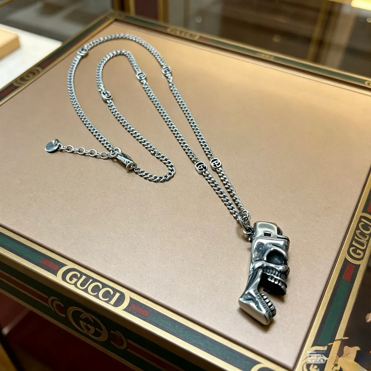 Gucci جمجمة ومسدس قلادة سلسلة فضية 6