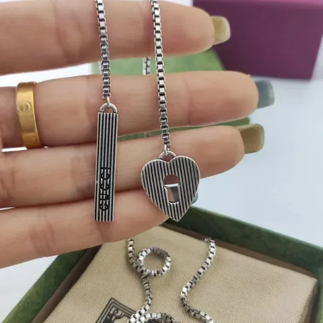 Colares Gucci com pingentes de coração e barra listrados e acanalados 6