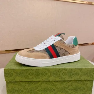 Gucci Tennis 1977 Ante beige y GG Canvas Web Stripe zapatillas lifestyle