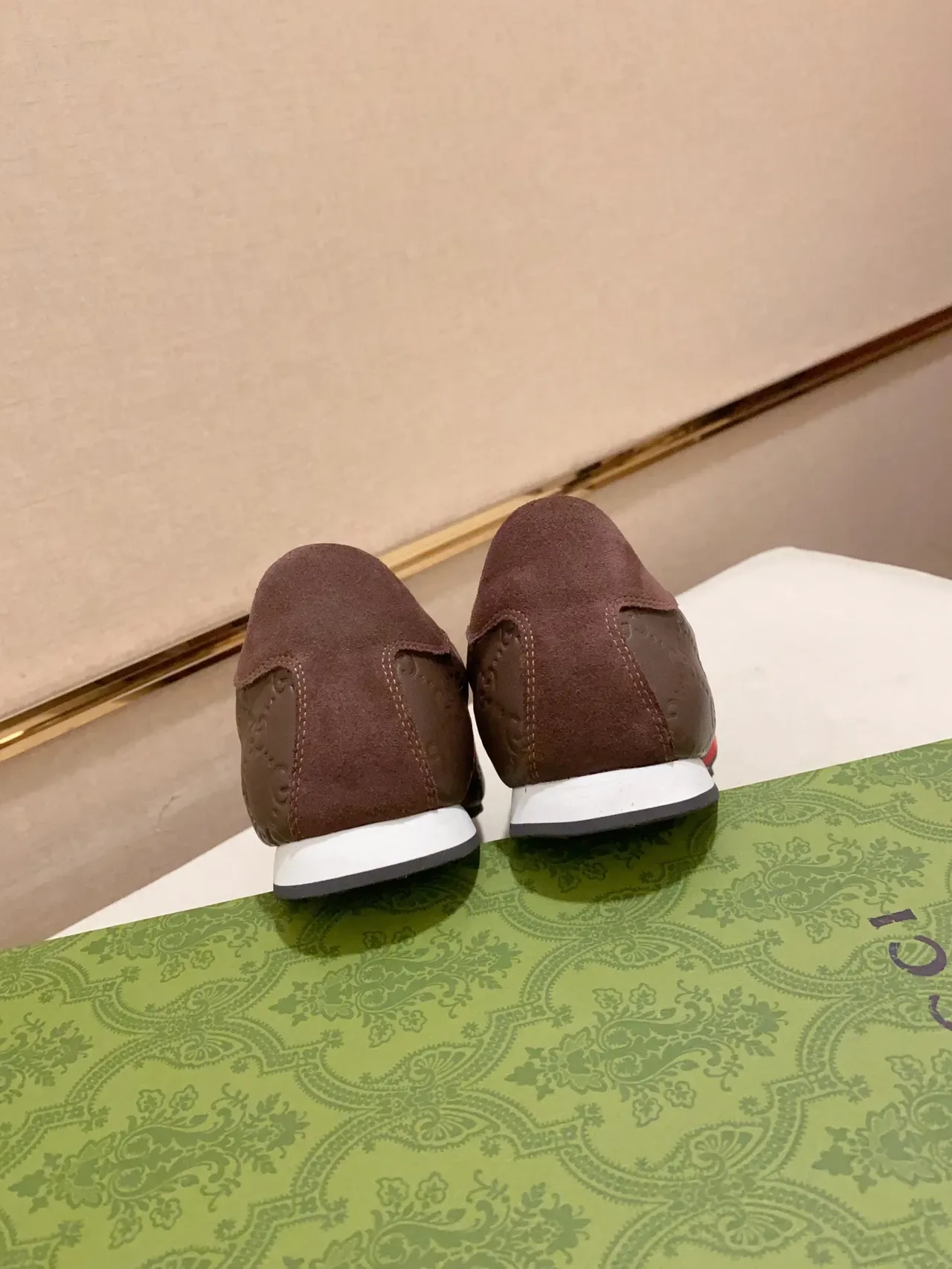 Gucci Tennis 1977 棕色 GG压花皮革麂皮生活方式运动鞋 3