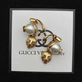 Gucci Brincos de pérolas com cabeça de tigre pendentes