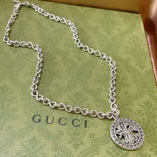 Gucci Pendentif Arbre de la Vie Chaîne Argentée Collier