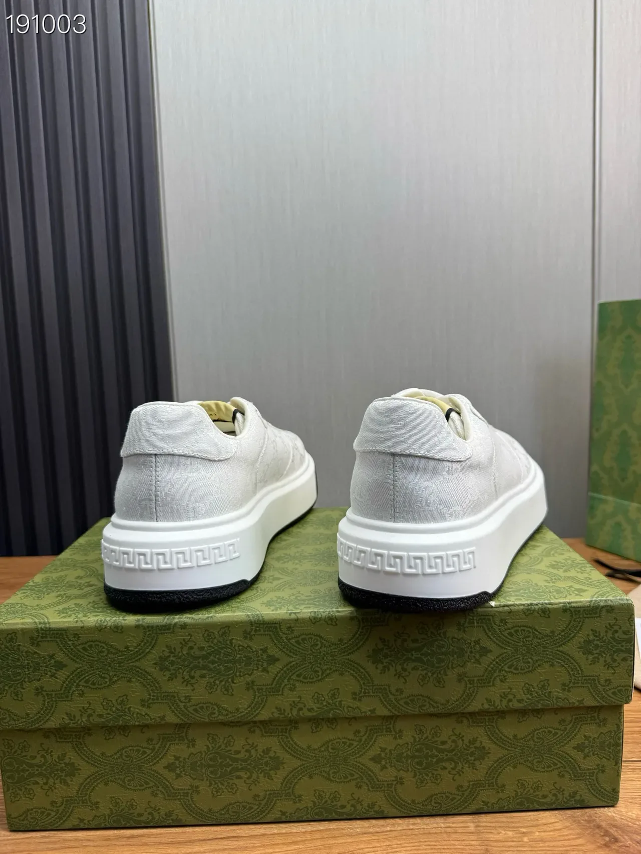 Gucci blanc noir monogrammed toile semelle plateforme lifestyle sneakers 2