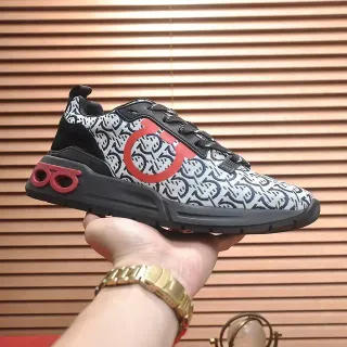 Gucci أبيض أسود Monogrammed Textile Upper Midsole منحوت أحذية رياضية أسلوب حياة