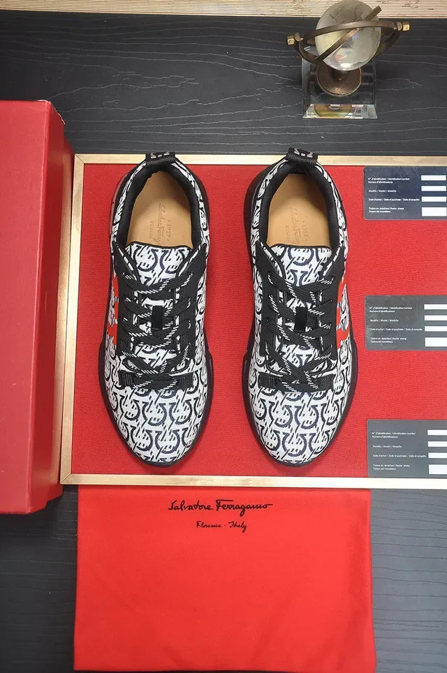 Gucci Blancas y Negras Monogrammed Textile Upper Midsole Esculpido Lifestyle Sneakers 2