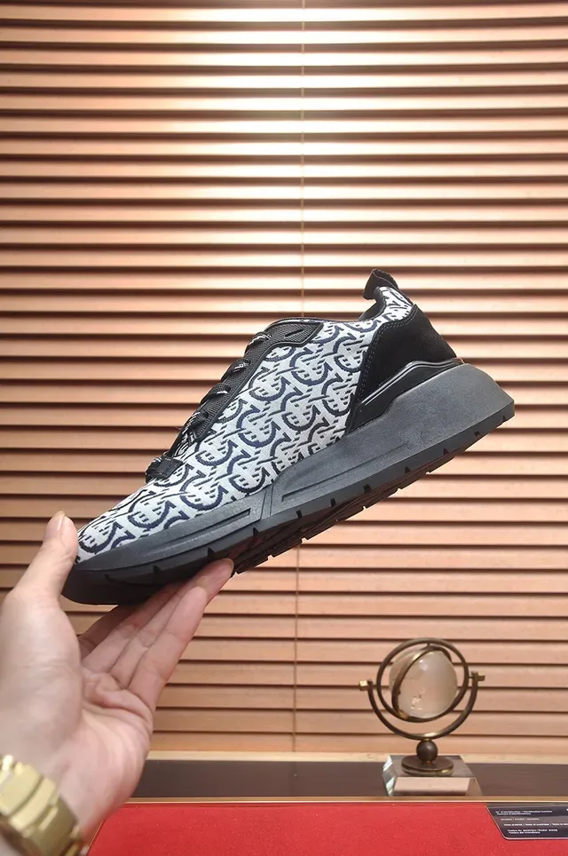 Gucci Blancas y Negras Monogrammed Textile Upper Midsole Esculpido Lifestyle Sneakers 5