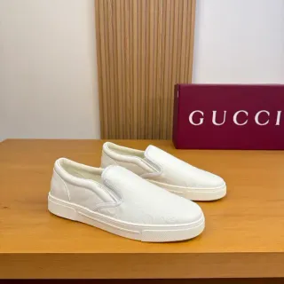 Gucci 白色一脚蹬压花 GG 生活风休闲鞋