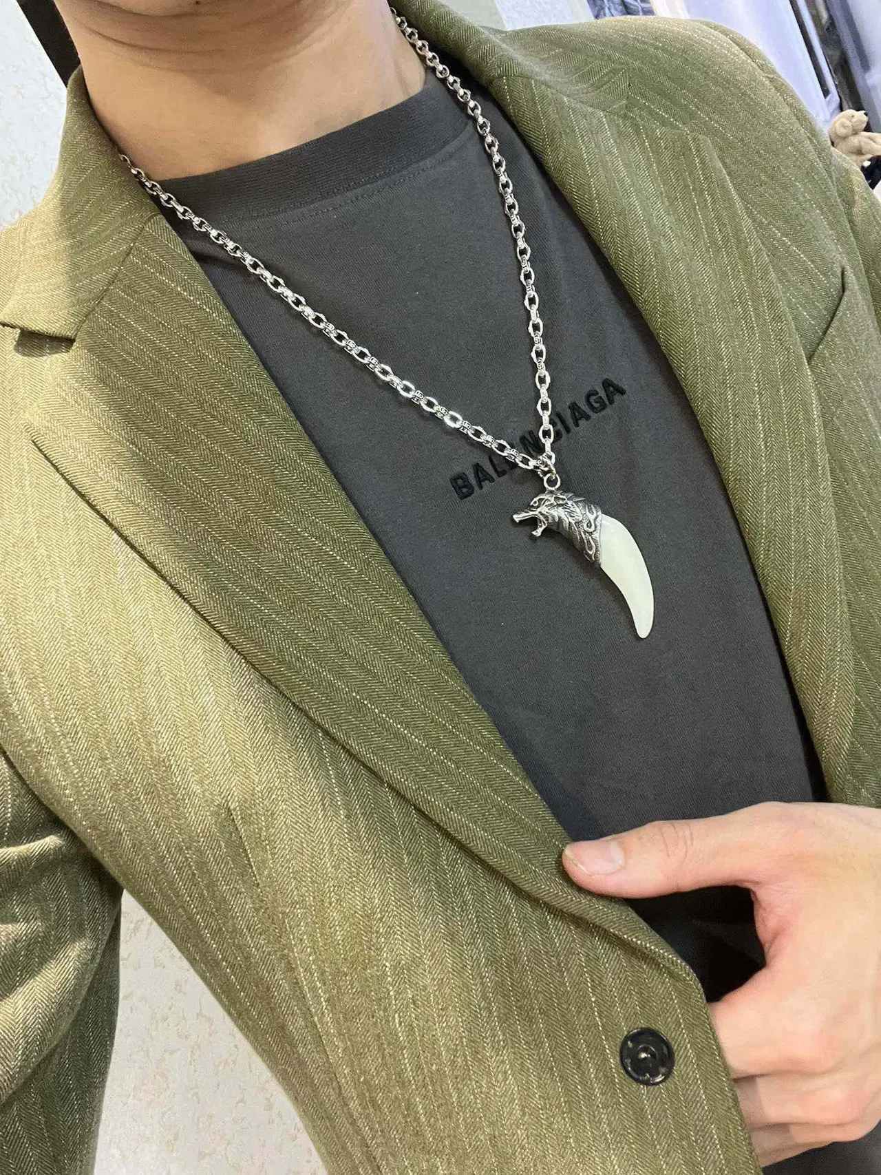 Gucci Wolf Head Tusk Pendant Necklace 2