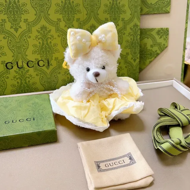 Gucci Vestido de Ursinho de Pelúcia Amarelo e Branco com Babados 2