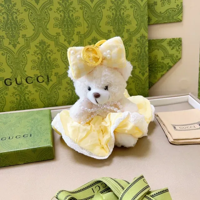 Gucci Vestido de Ursinho de Pelúcia Amarelo e Branco com Babados 4