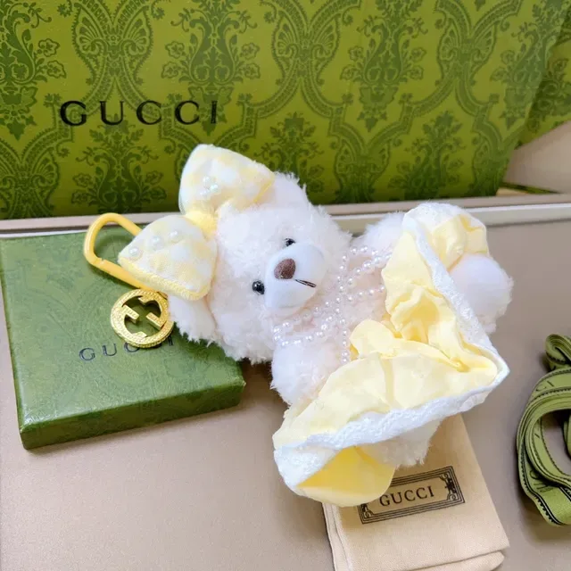 Gucci Vestido de Ursinho de Pelúcia Amarelo e Branco com Babados 5