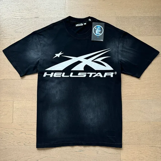Camiseta Hellstar preta e branca de modelagem oversized acid wash desgastada 3