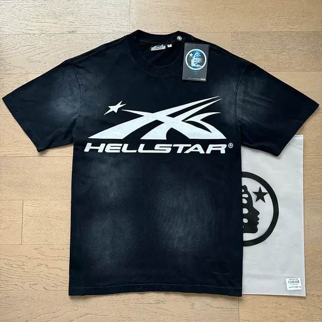 Camiseta Hellstar preta e branca de modelagem oversized acid wash desgastada 4