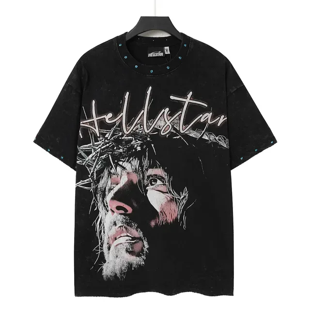 Camiseta Hellstar preta desgastada com estampa gráfica de rosto 3