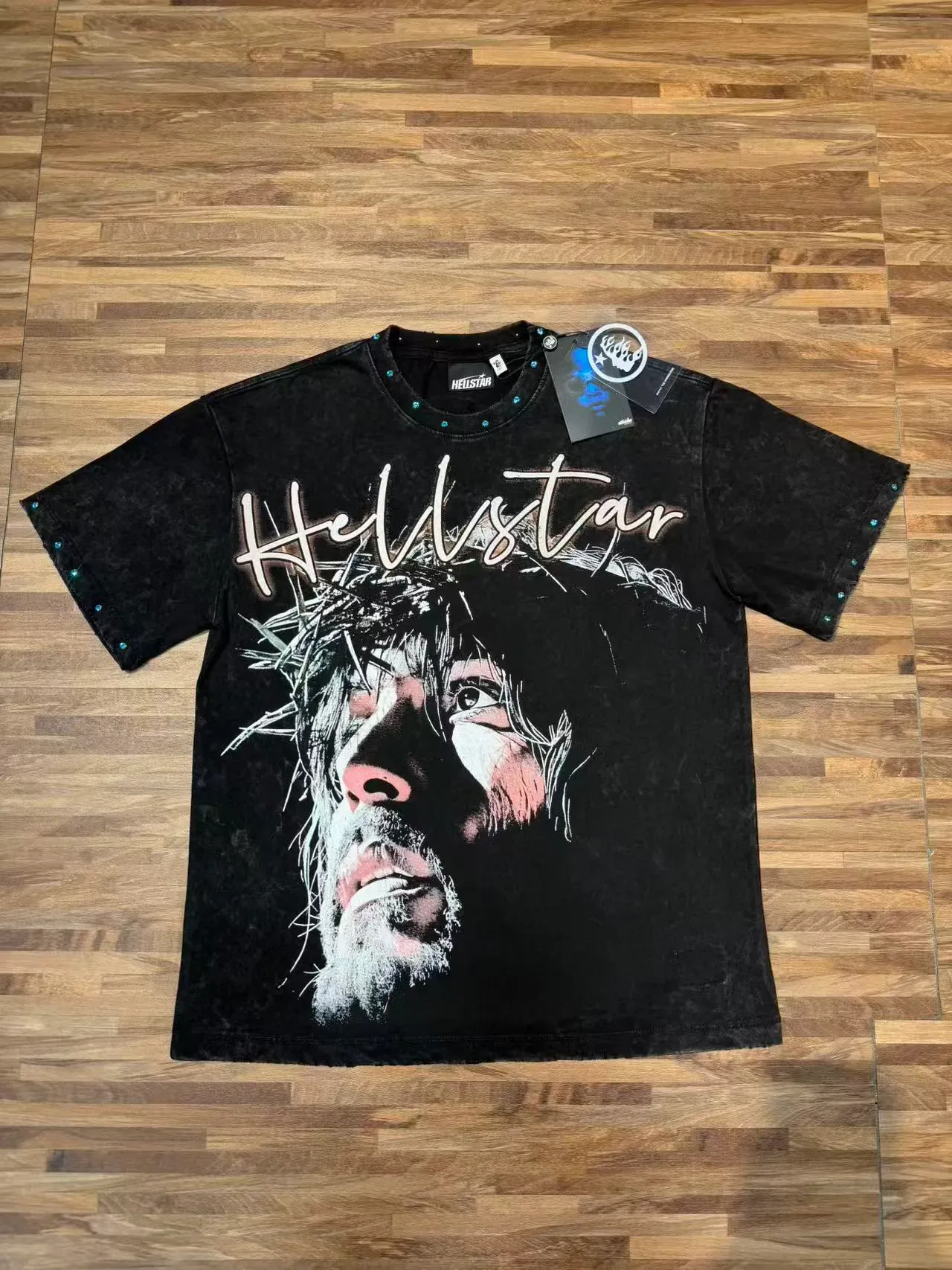 Camiseta Hellstar preta desgastada com estampa gráfica de rosto 5