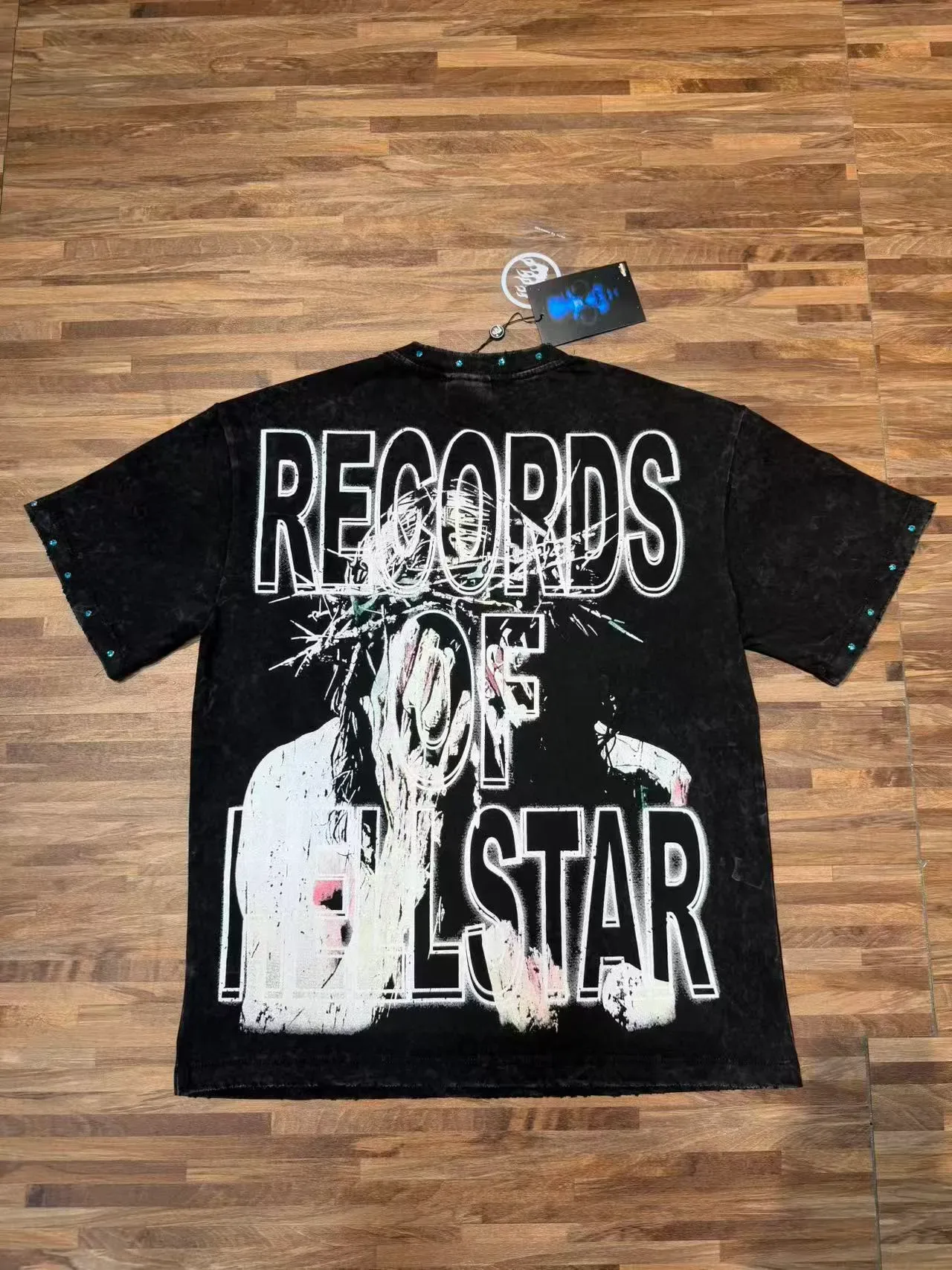 Camiseta Hellstar preta desgastada com estampa gráfica de rosto 6