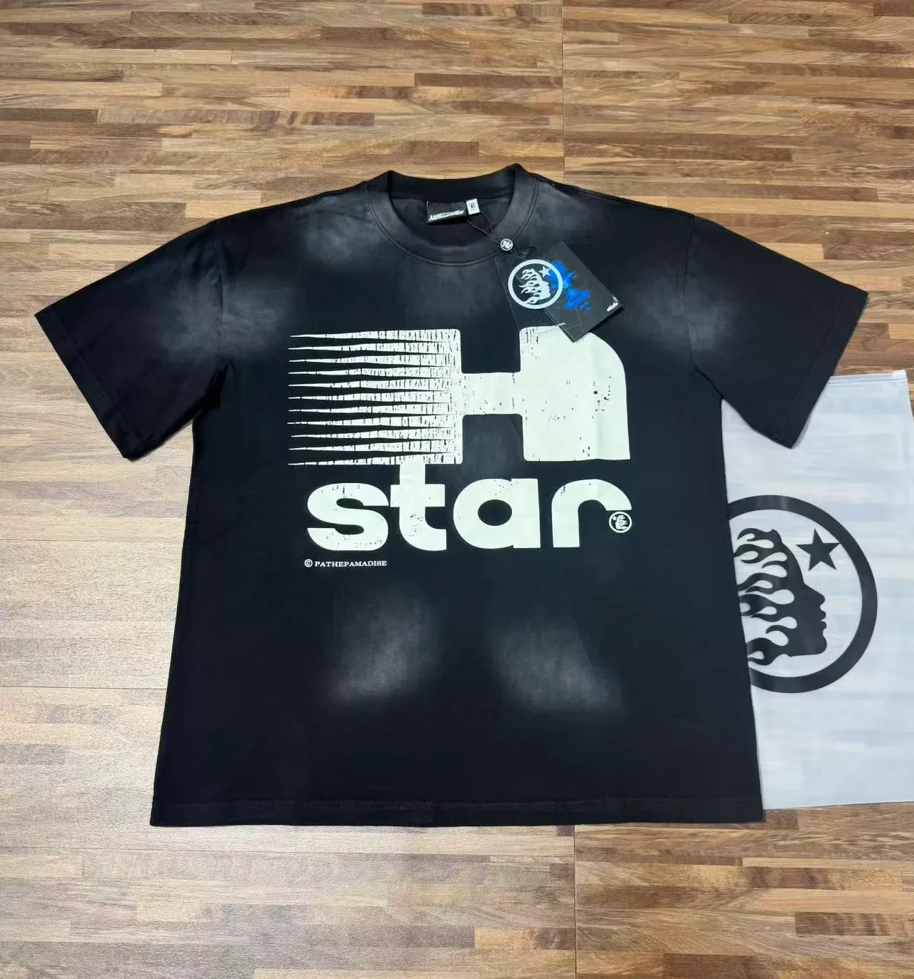 Camiseta gráfica Hellstar H Star preta desgastada 6