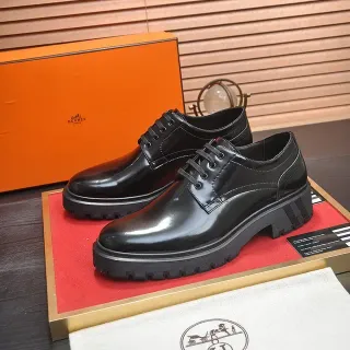 Hermès काली चमकदार चमड़े की बंद लेस ओक्सफोर्ड जूते