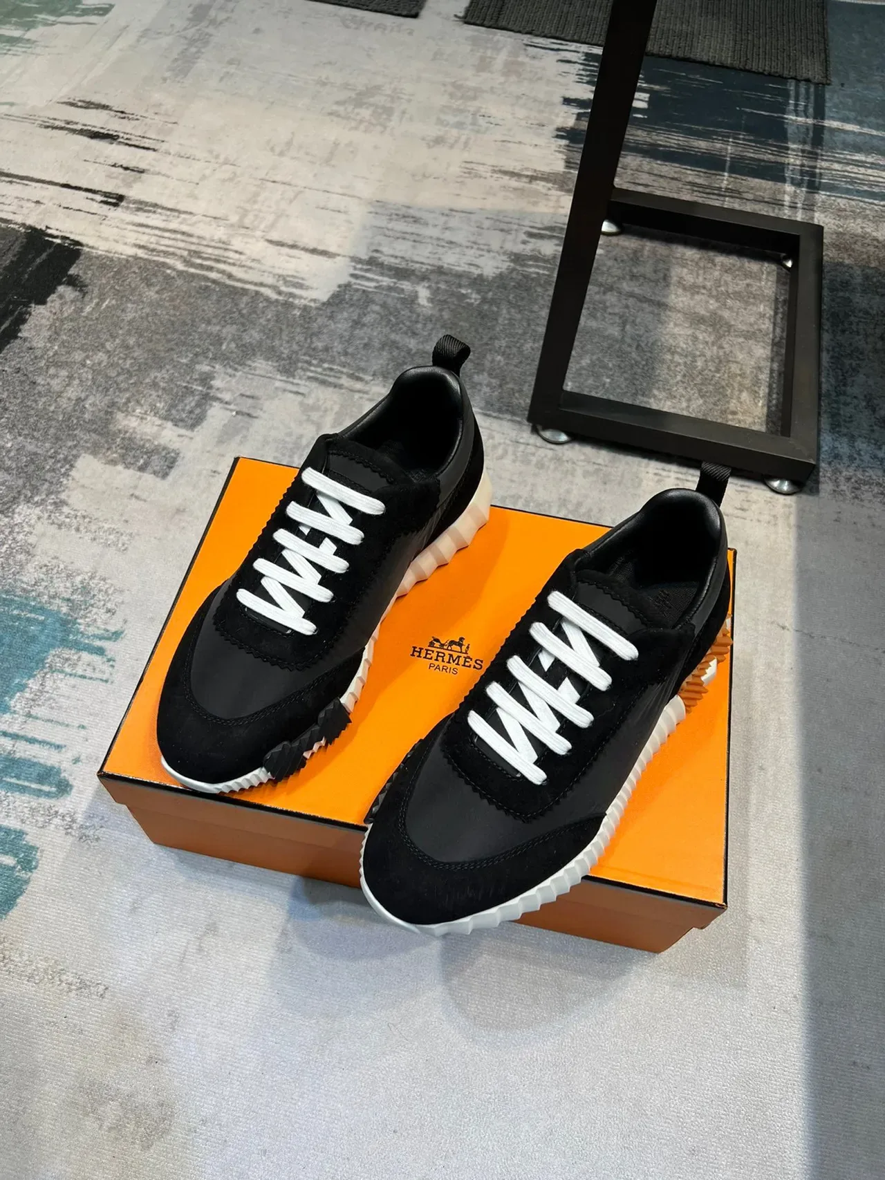 Hermès Sneakers Negro Naranja con Ante y Nylon Cordones Blancos Estilo Lifestyle 6